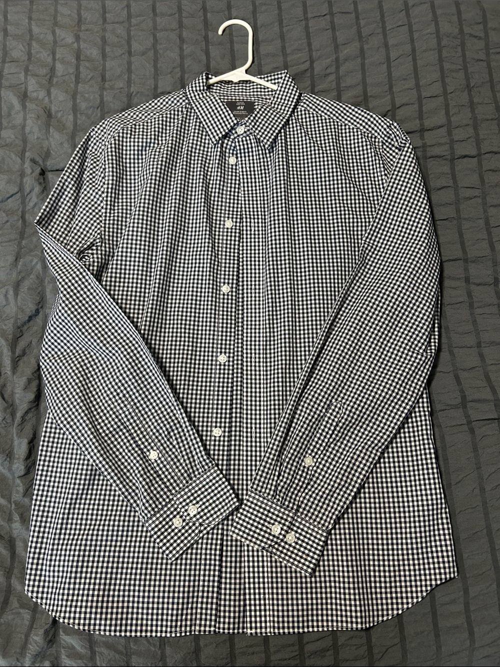 H&M Men's Black and White Gingham Button-Down Shirt